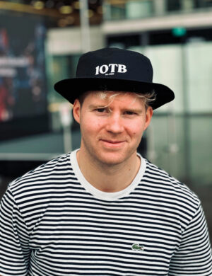 1OTB - Bucket Hat, musta